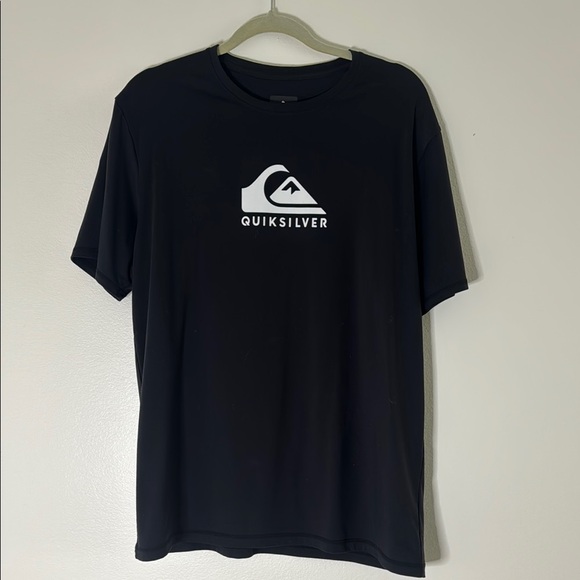 Rash guard Quiksilver Men's Solid Streak Short Sleeve Rashguard never worn - Picture 1 of 4